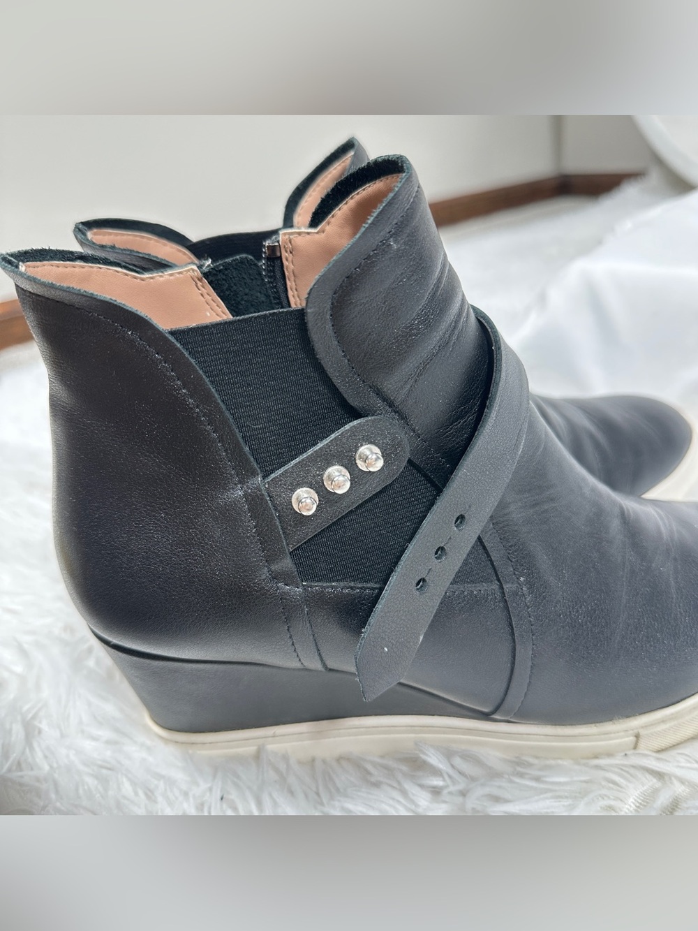 Linea Paolo Womens Sz 9,5 Black Leather Wedge Sneaker Boots Side Zip Comfort - Picture 14 of 16